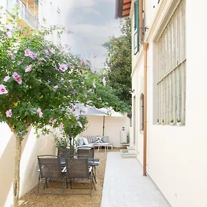 https://a-casa-di-giuly.it-tuscanyhotel.com
